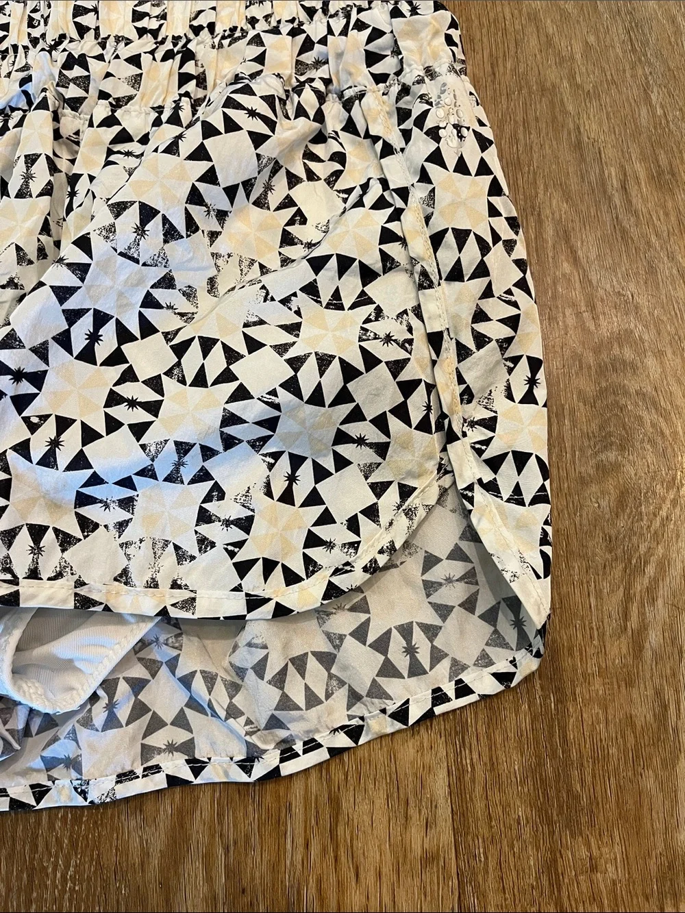 FP Movement The Way Home Shorts Size Small White Black Patterned Activewear - Picture 5 of 13